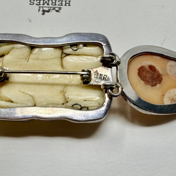 Amy Kahn Russell gorgeous carved rabbit and pink easter agate pendant pin HUGE - Picture 14 of 16